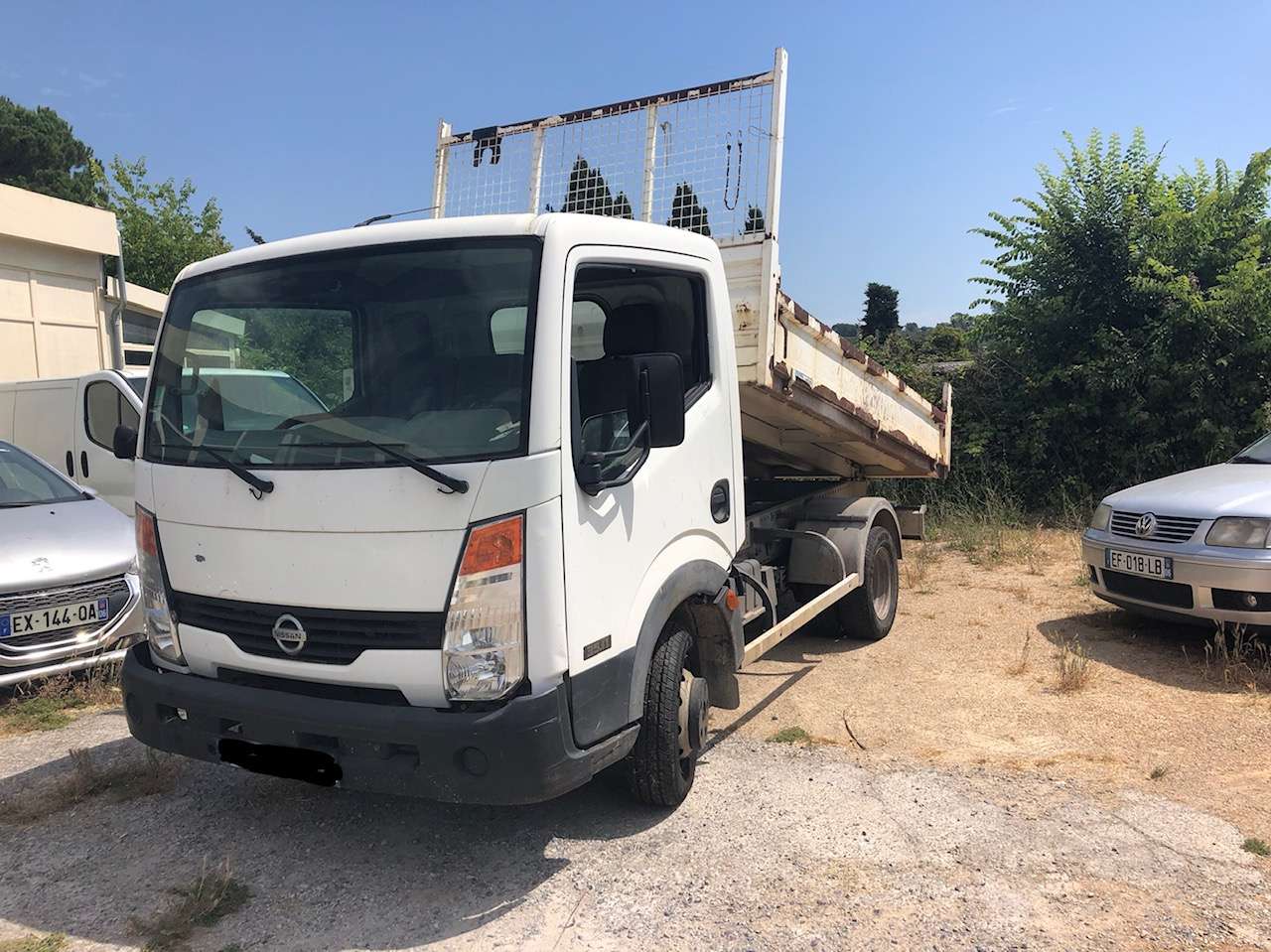 NISSAN CABSTAR 2.5 DCI BENNE