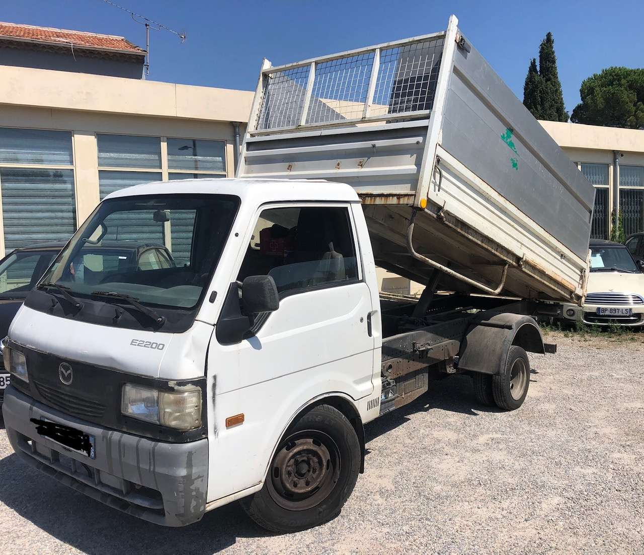 MAZDA BONGO E 2200D  BENNE