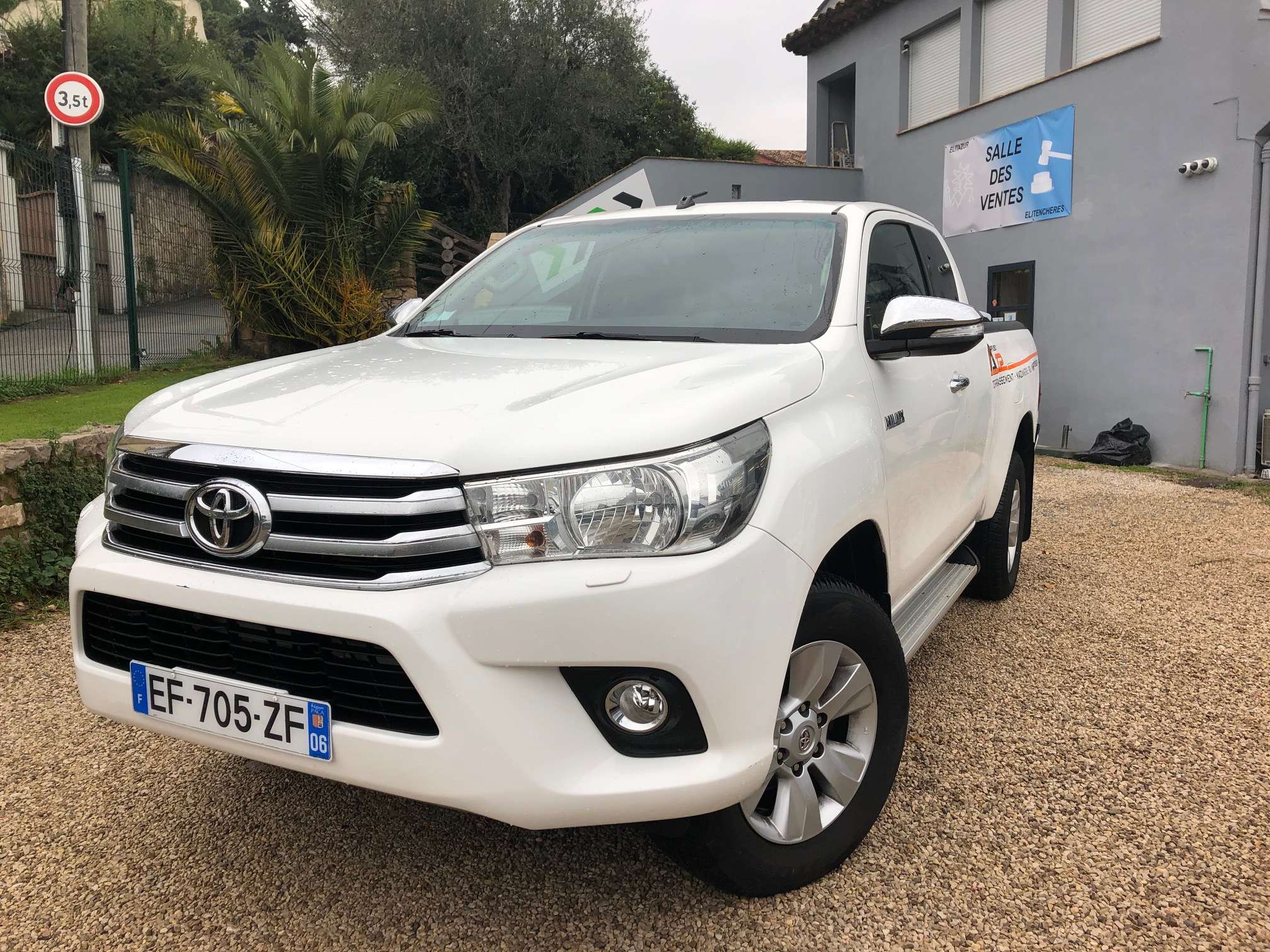 TOYOTA HILUX 2.4D