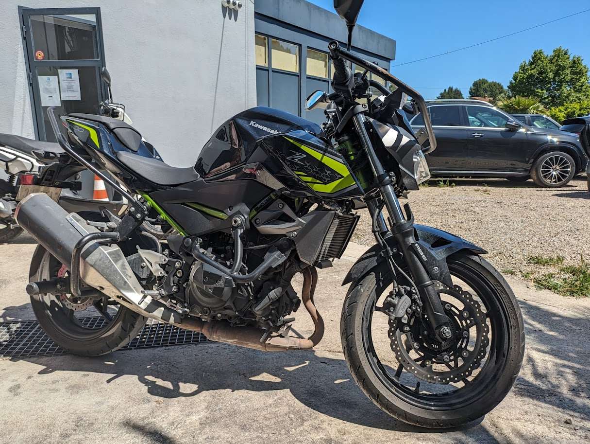 KAWAZAKI Z 400 KAWAZAKI Z 400