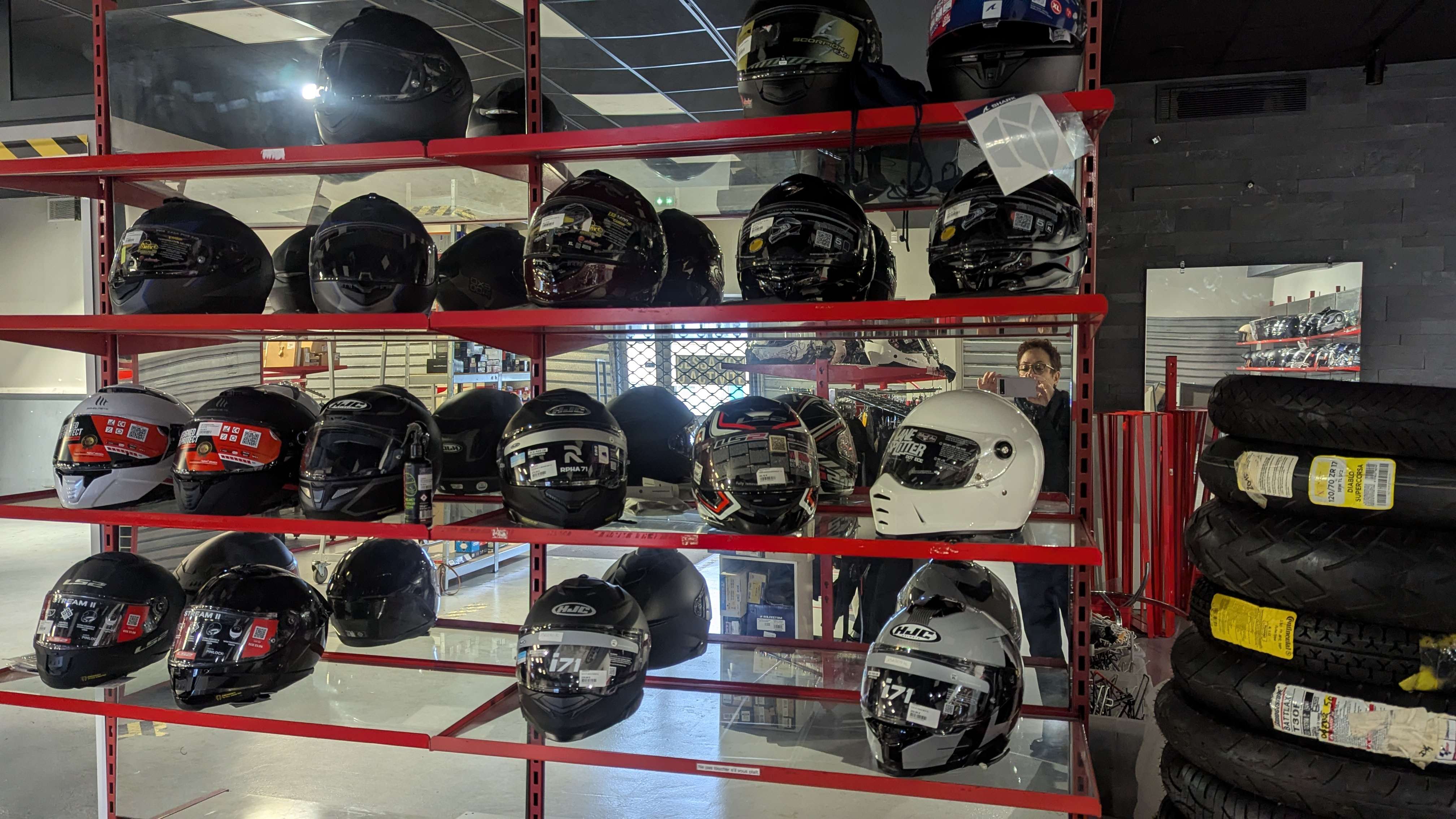 LOT DE 12 CASQUES
